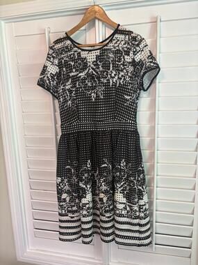 Gabby Style Black And White Floral Dress Size‎  10